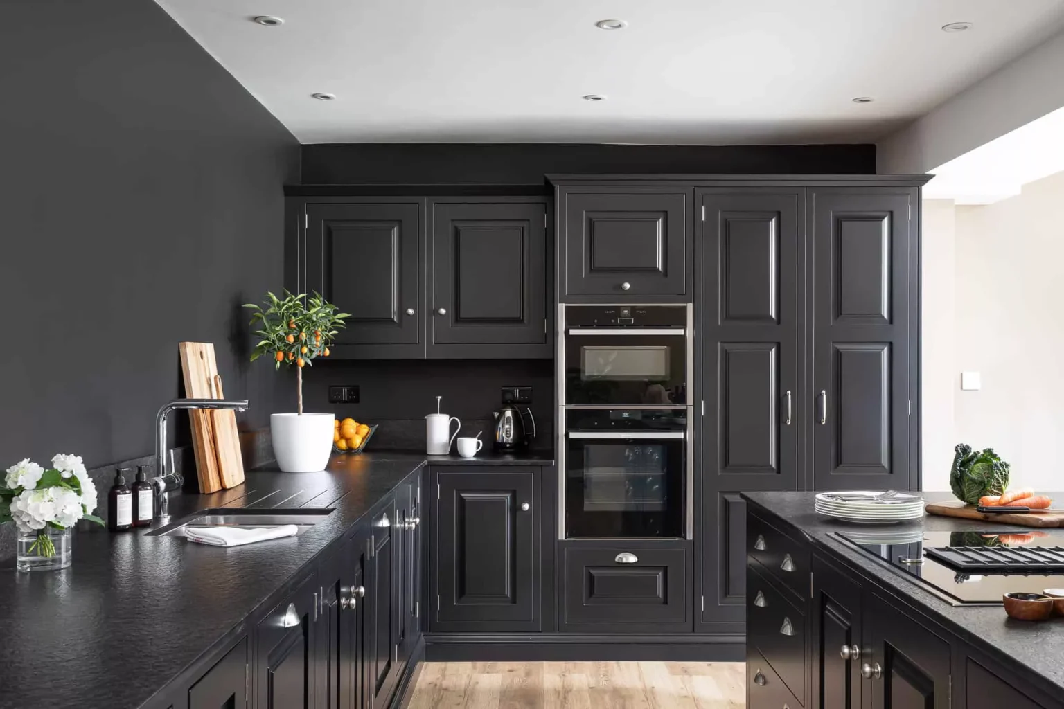 Using dark colors in the kitchen