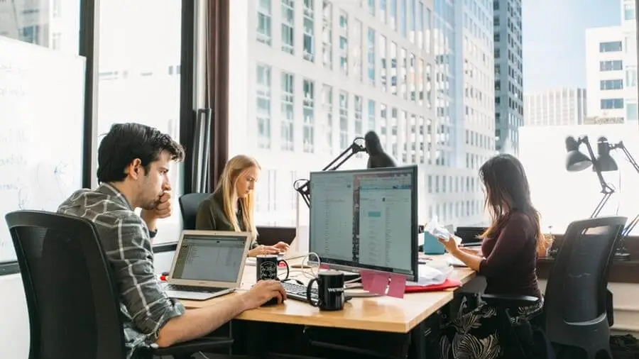 کار تیمی در فضای اختصاصی